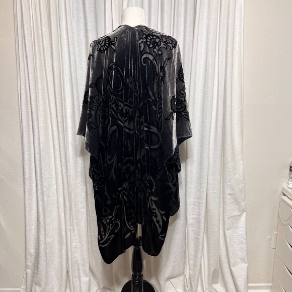 Do Everything In Love Velvet Kimono Wrap Black Iridescent Sheer Floral Motif - Picture 3 of 9